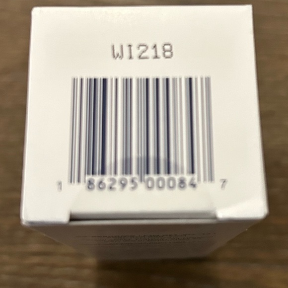 Neocutis Perle. Highlights Minimizes dark spots Creates an even tone and texture - Picture 9 of 9